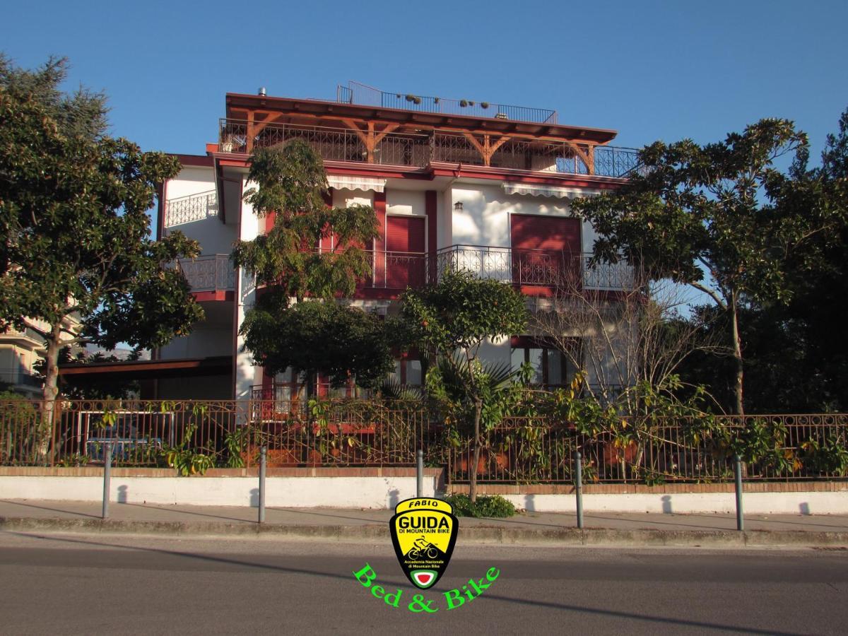 Villa Claudianna Bed & Bike เพสตุม ภายนอก รูปภาพ